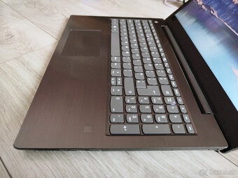 notebook Lenovo IdeaPad - 15.6" AMD A4, 8GB, 2x VGA, SSD - 5