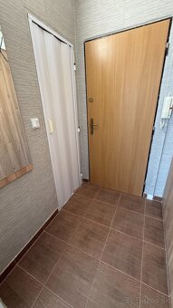 Ponúkam do prenájmu garsónku v centre mesta Levice. - 5