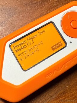 Flipper Zero + Original Silicone Case + 8GB microSD - 5