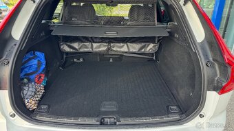 Predam Volvo XC60 B5 ‘23 Dark Plus so zarukou do 12/2027 - 5