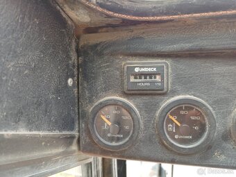 Locust L 1203 smykový nakladač - 5