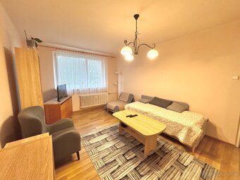 Na predaj zariadený 1izbový byt 40 m2 v N. Zámkoch - 5