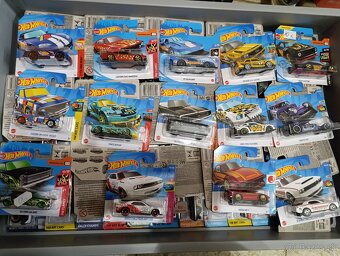 Hot wheels 2 - 5