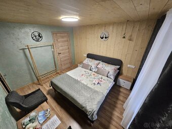 Čalúnená posteľ s matracmi – tmavosivá, ako nová - 5