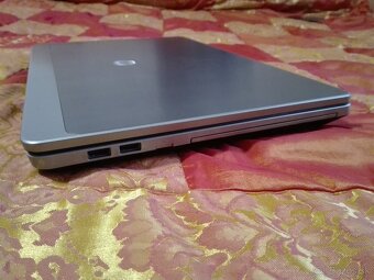 HP ProBook. Intel - i5. 8 GB. 15,6". SSD 256 GB. Baterka do - 5