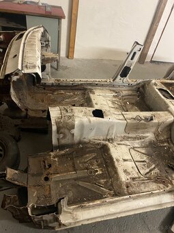 Darujem za odvoz bmw e30 - 5