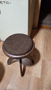 Postrovana stolicka zidlicka ku klaviru - 5