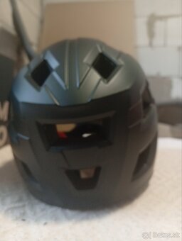 ČISTO NOVÁ PRILBA - 5