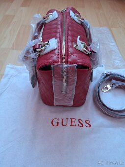 Nová GUESS kabelka Sibyl - color Lipstick - 5