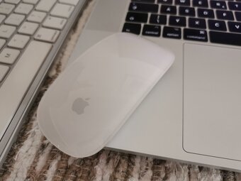 MacBook Pro 15" (2017) TOP STAV - 5