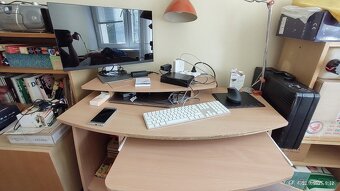 Predám PC stolík, zachovalý, s výsuvnou políčkou pre kláveic - 5