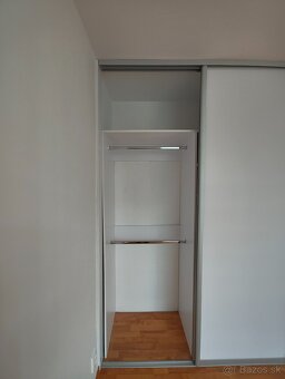 Predám vstavanú skriňu - 5