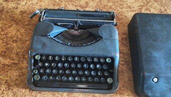 starožitní písací stroj Hermes Baby - 5