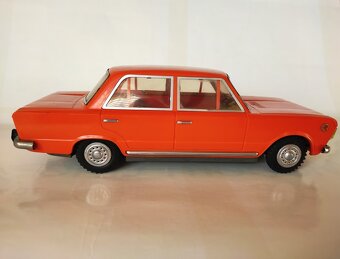 stará hračka Poľský Fiat 125p - 5