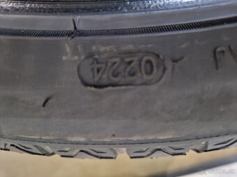 Predam celoročne pneu.225/40R19 93W - 5