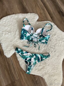 Plavky/bikini s tropickým vzorom - 5