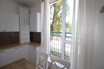 VAJANSKÉHO ul. - STUPAVA - 2,5i BYT S FRANCÚZSKYM BALKÓNOM - 5