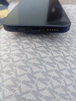 iPhone 15 – krásavec bez škrabanca, len s jedným „EX“ problé - 5
