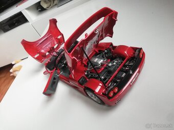 1:18  FERRARI F50  cervena Bburago - 5
