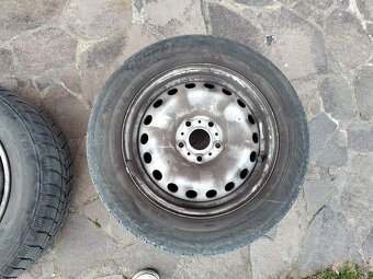 Predám plechové disky + puklice (4 ks) - 5