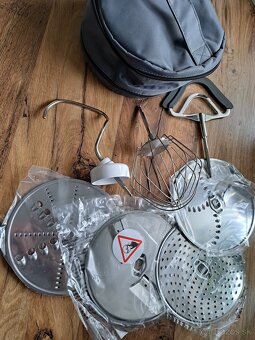 Nový kuchynský robot Bosch MUM5 - 5