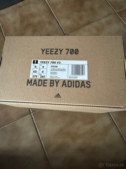 Yeeezy 700 v3 - 5