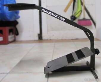 Volant Logitech + gaming kokpit auta - 5