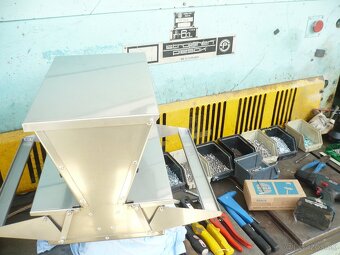 Krmítko pre sliepky - nerezové - 5