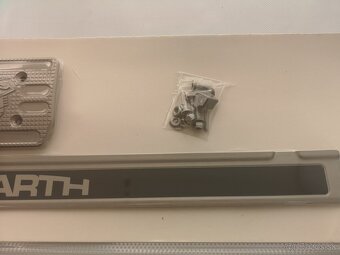 Abarth 500 set, prehové lišty a pedále pre automat 5744798 - 5