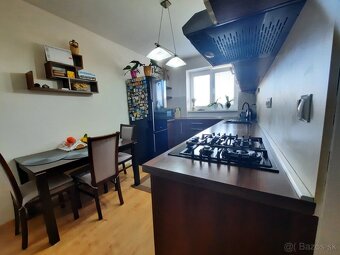 Predám kompletne zariadený 2-izbový byt na starom sídlisku. - 5