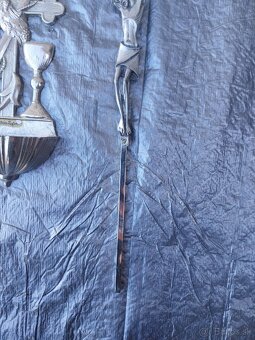 Kríž 25€, svatenicka 20€ - 5