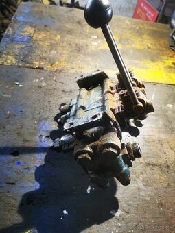 Hydraulický rozvádzač - 5