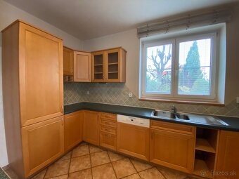 Moderná kuchynská linka so spotrebičmi - 5