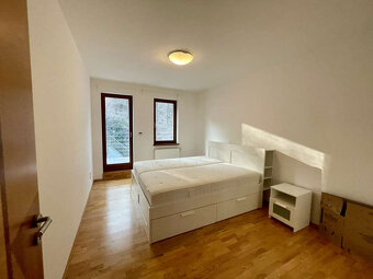 Na prenájom 7 izbový dom s bazénom v Karlovej Vsi - 5