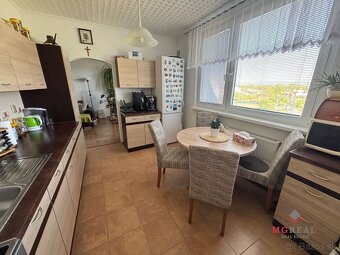 4 izbový byt  s balkónom garážou a záhradkou Urmince/ VYPLAT - 5