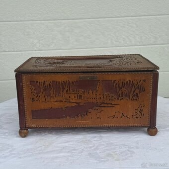 Starožitná velká dřevěná  truhla na šití - 5