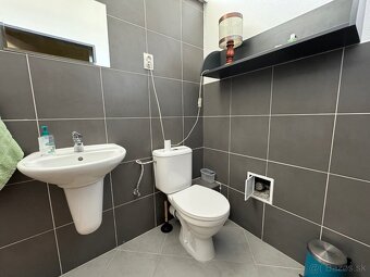 - predaj prízemného komerčného priestoru - 5