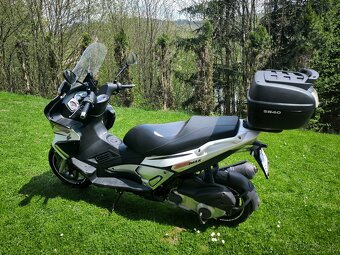 Aprilia SR 300max - 5