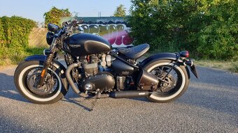 Triumph Bonneville Bobber Black - 5