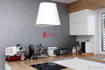 REZERVOVANÉ: Luxusný 4izbový dom s dvojgarážou - 5