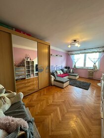 Na predaj priestranný 2 - izbový byt na Partizánskej ulici v - 5