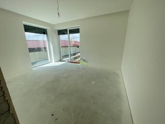 NOVINKA Moderná NOVOSTAVBA v rekreačnej oblasti KALUŹA - 5