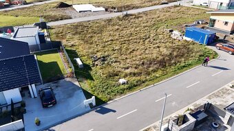 PREDAJ: STAV.POZEMOK S IS; 699 m2; Poprad - Mlynica; 135.000 - 5