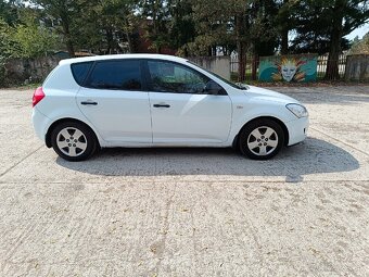 Kia Cee`d 1,6 CRDi 1800€ (1700€) - 5