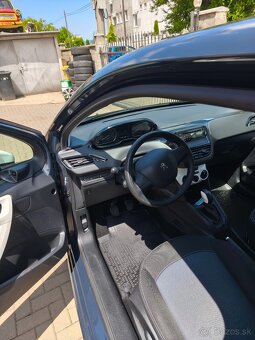 Peugeot 208 - 5