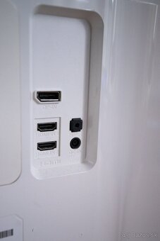 LG 4K 27" monitor - 5