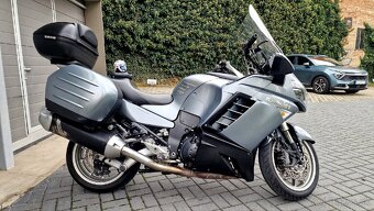 Kawasaki GTR 1400 - 5