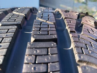 215/50 r17 zimne pneumatiky - 5