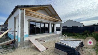 Krásny 4 izbový RD bungalov 114,25 m2 na pozemku 494 a 533 m - 5