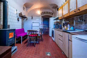 Na predaj historická nehnuteľnosť s veľkým potenciálom – Hod - 5